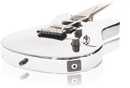 Instruments de musique dont une batterie